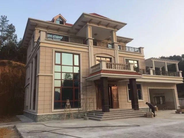 真石漆分格、底漆、罩面漆施工及噴涂厚度